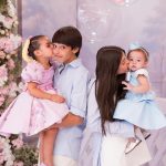 Kaká Instagram - Celebrando 1 ano da nossa Sarah em seu reino encantado! E desejando que a vida dela seja sempre repleta de bençãos e muito amor! 🩷 @atelue @funkidsfotografia