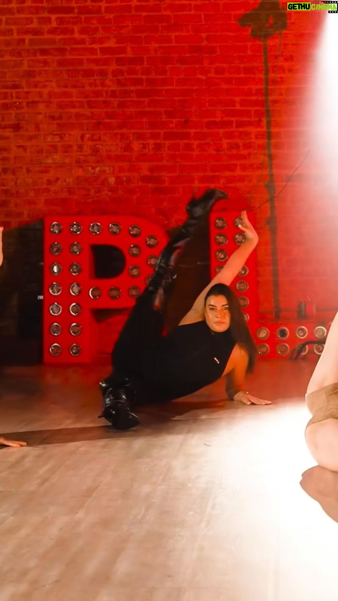 Kalani Hilliker Instagram - Me and floor work are bffs🥀 being back in the studio is always a good time🖤🖤 Los Angeles, California