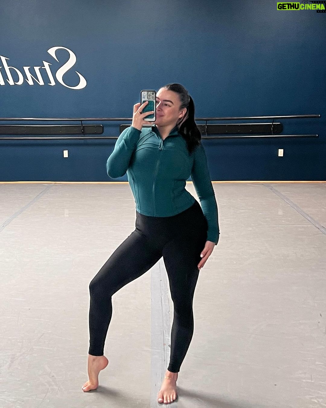 Kalani Hilliker Instagram - As of lately…💗