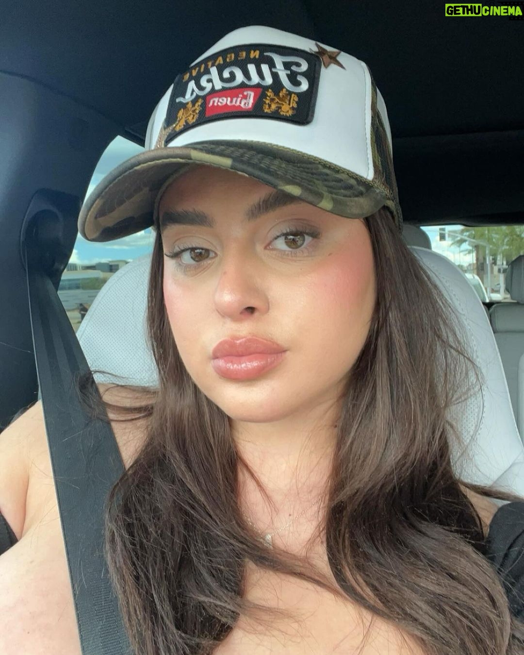 Kalani Hilliker Instagram - As of lately…💗