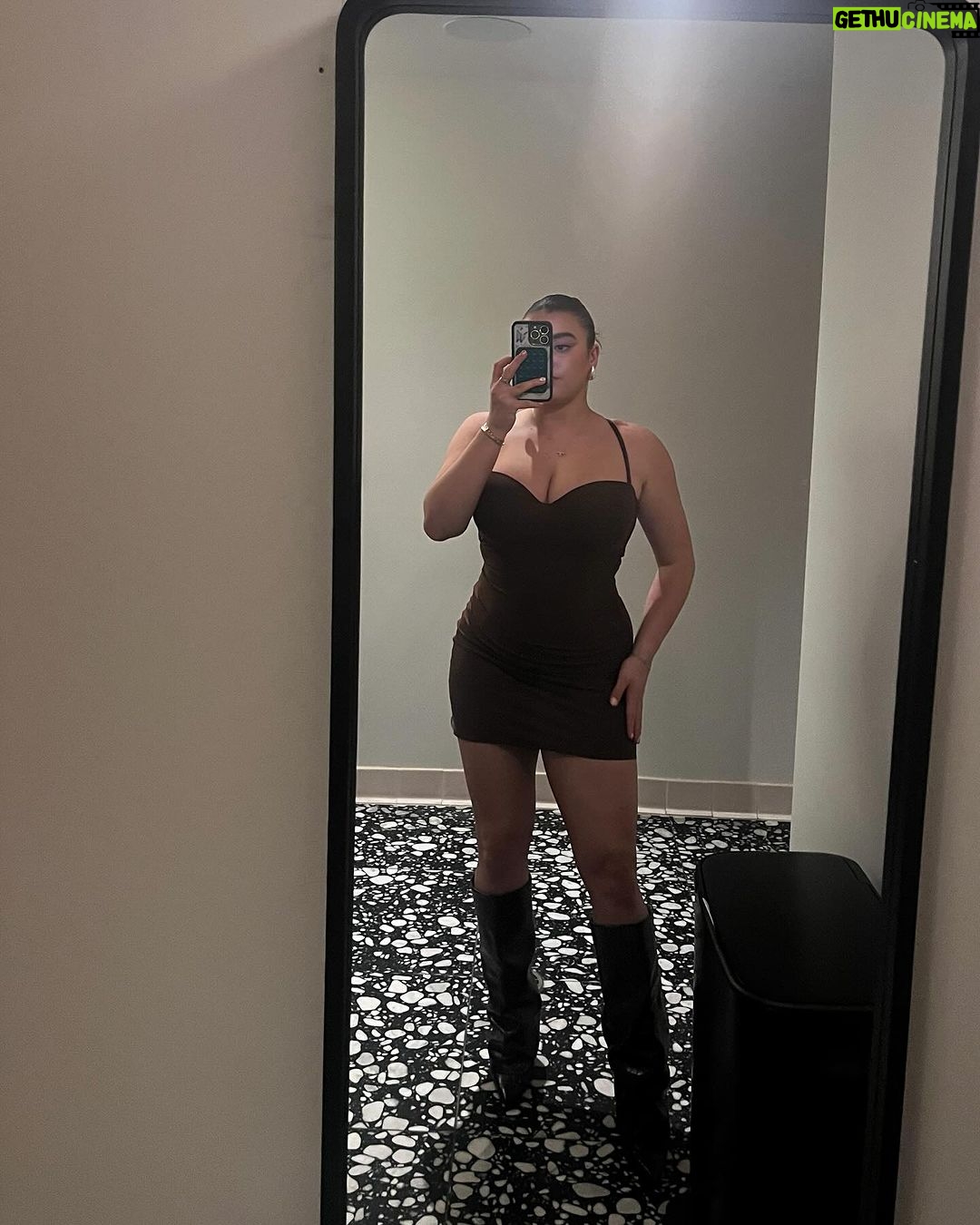 Kalani Hilliker Instagram - As of lately…💗