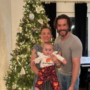 Kaley Cuoco Instagram - Grateful is an understatement‼️🍁 We are so thankful for our amazing, loving families and this little bundle of heaven. Tildy’s first thanksgiving was perfect! 🍁💫🩷 🥹@tommypelphrey