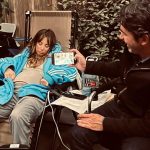 Kaley Cuoco Instagram - 🩸 And that’s a wrap on #basedonatruestory season 1! Coming very very soon to @peacock ! Thank you to an unbelievable cast, crew, producing team and all involved to make this crazy (kinda true) sometimes extremely funny , insane show! Get ready, 🔪 hope you love it 🩸 ok time to have a baby now lol 😆
