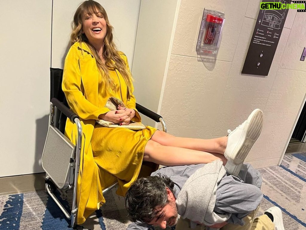 Kaley Cuoco Instagram - 🩸 And that’s a wrap on #basedonatruestory season 1! Coming very very soon to @peacock ! Thank you to an unbelievable cast, crew, producing team and all involved to make this crazy (kinda true) sometimes extremely funny , insane show! Get ready, 🔪 hope you love it 🩸 ok time to have a baby now lol 😆
