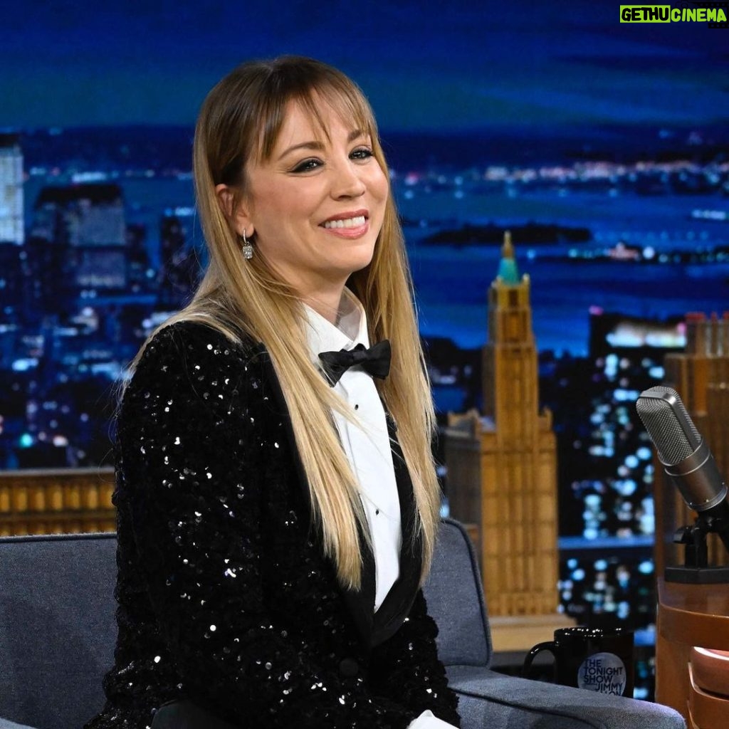 Kaley Cuoco Instagram - Always the best funniest time on @fallontonight ! Don’t miss it tonight! We also play a ridiculous game of 3D Pictionary which I legit sucked at! Enjoy! 😂💫👏🏼 #icantdraw thank you glam! Wearing @dolcegabbana @manoloblahnik @bradgoreski @daniela_viviana @lubastailoring @tommy_buckett @natashasmee ♥️