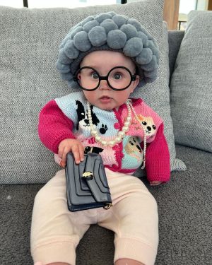 Kaley Cuoco Instagram - 🎃 Halloween first timers🎃1) Tildy the old lady 2) Who ya gonna call? Ghostbusters! 3) winner winner 🐔 dinner! 4) the cutest 🐝 5) our own personal 🏈