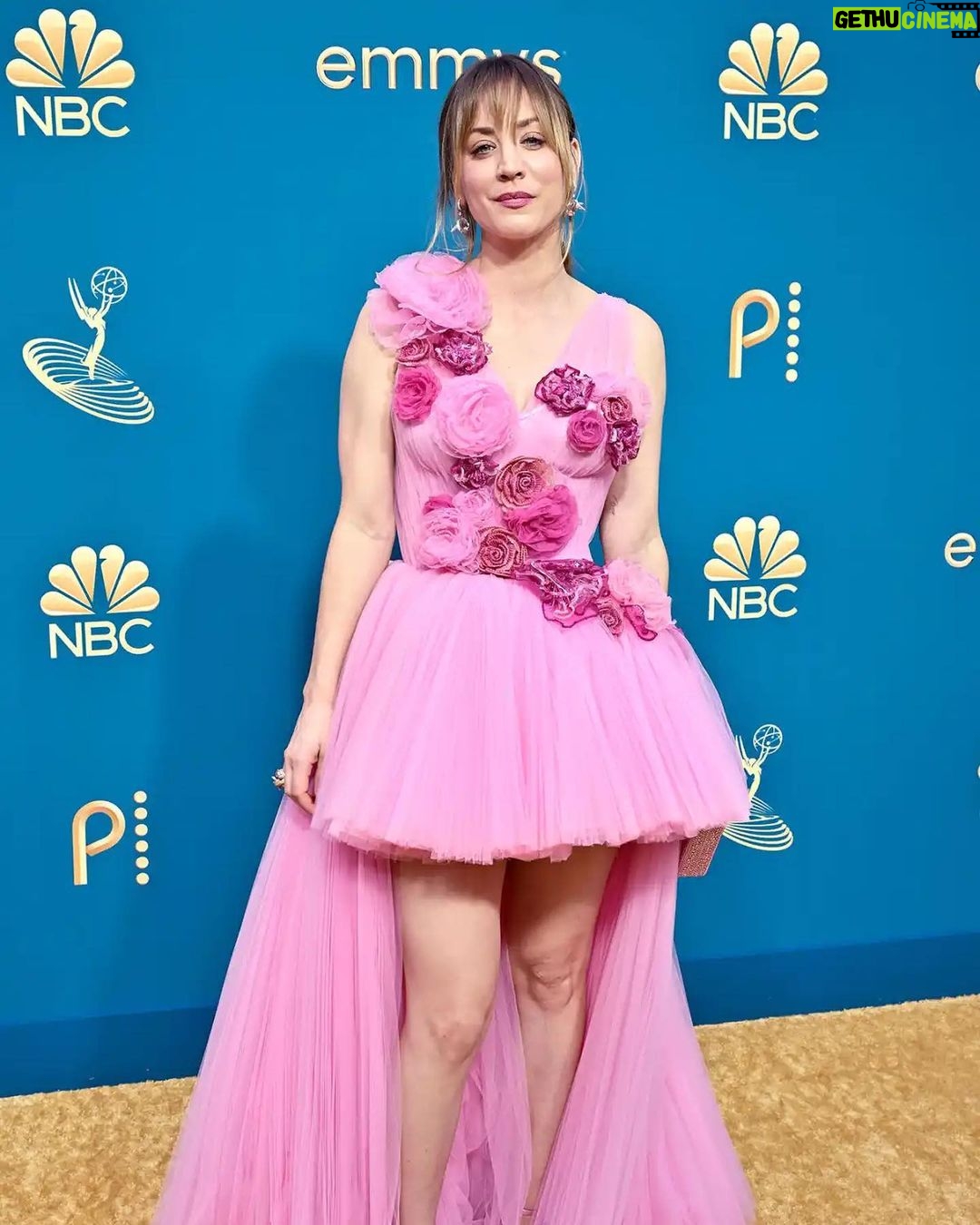 Kaley Cuoco Instagram - Thank you @dolcegabbana for dreamiest bubblegum punk rock ballerina dress!!💕💕 I love my glam squad! @bradgoreski @daniela_viviana @jamiemakeup @christinesymondshair 💋 and the dreamiest date of all time @tommypelphrey 🥹 also the jewels omg @boucheron 💎