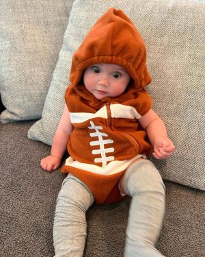Kaley Cuoco Instagram - 🎃 Halloween first timers🎃1) Tildy the old lady 2) Who ya gonna call? Ghostbusters! 3) winner winner 🐔 dinner! 4) the cutest 🐝 5) our own personal 🏈