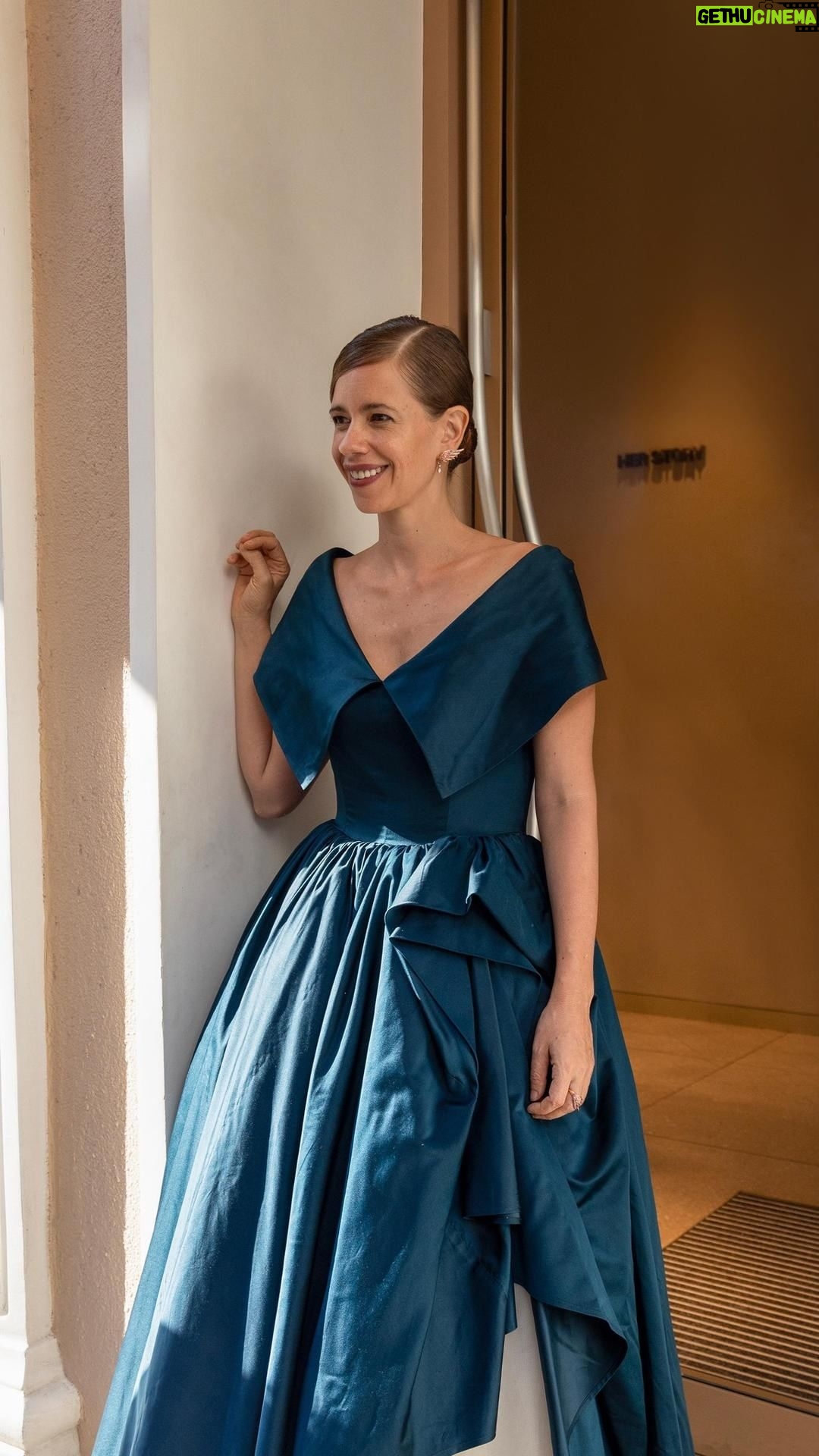 Kalki Koechlin Instagram - “My values are very simple. It’s just about stepping forward every day a little bit.” Author, producer, humanitarian and actor Kalki Koechlin shines in jewels from the Born to Fly collection as she speaks on ideas of self discovery and individuality at Her Story, Kala Ghoda. Inspired by a free-spirited woman who lives her life on her own terms, the collection is characterised by symbolic wings flying free in vibrant ombré hues. The striking jewels feature pink sapphires and white diamonds pavé-set in 18K rose gold, and blue sapphires pavé-set in 18K white gold. Layered feathers are handcrafted to move for a soft fluttering effect, evoking a sense of free-spiritedness. Jewels on Kalki: Born to Fly Pink Plume Ring Born to Fly Pink Plume Ear Climbers #HerStory #HerStoryJewels #JewelsWithCharacter #BorntoFly #Freedom #FreeSpirit #DiamondJewellery #JewelryGram #FineJewellery #IndianCraftsmanship #FineCraftsmanship #LuxuryJewels