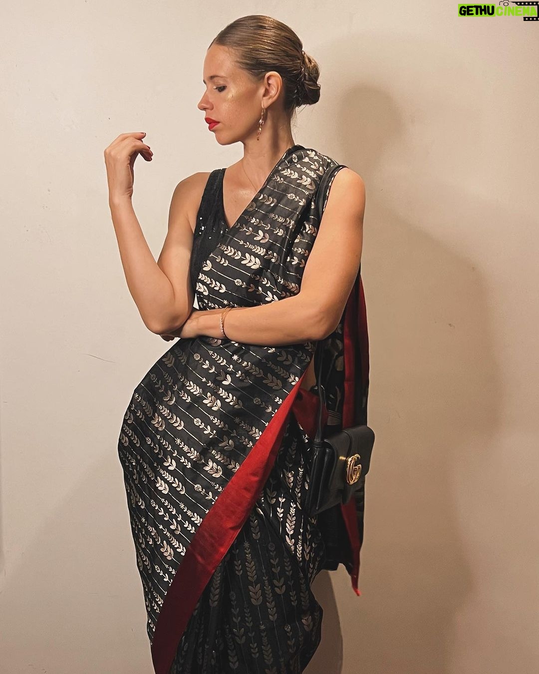 Kalki Koechlin Instagram - At the movies ❓ @criticschoiceindia 🥻 @shantibanaras 💼 @gucci 🛍️ @elevate_promotions 🎨 @angelinajoseph