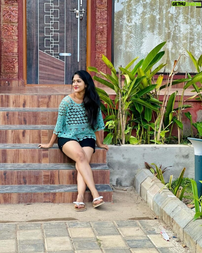 Kalyani Anil Instagram - The summer I turned pretty…..🌸🍂 I welcome all the upadeshi Chettans and Chechi’s 🙏🏻 📸 @_.swathy_saji._ ♥️ Dandeli