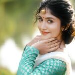 Kalyani Anil Instagram - ✨🫶🏻 📸 @signaturebysiva 👗 @pranatistyles 💄 @brides_of_deepthi #trend #fyp #reelkarofeelkaro #reelitfeelit #traditional #makeover Trivandrum, India