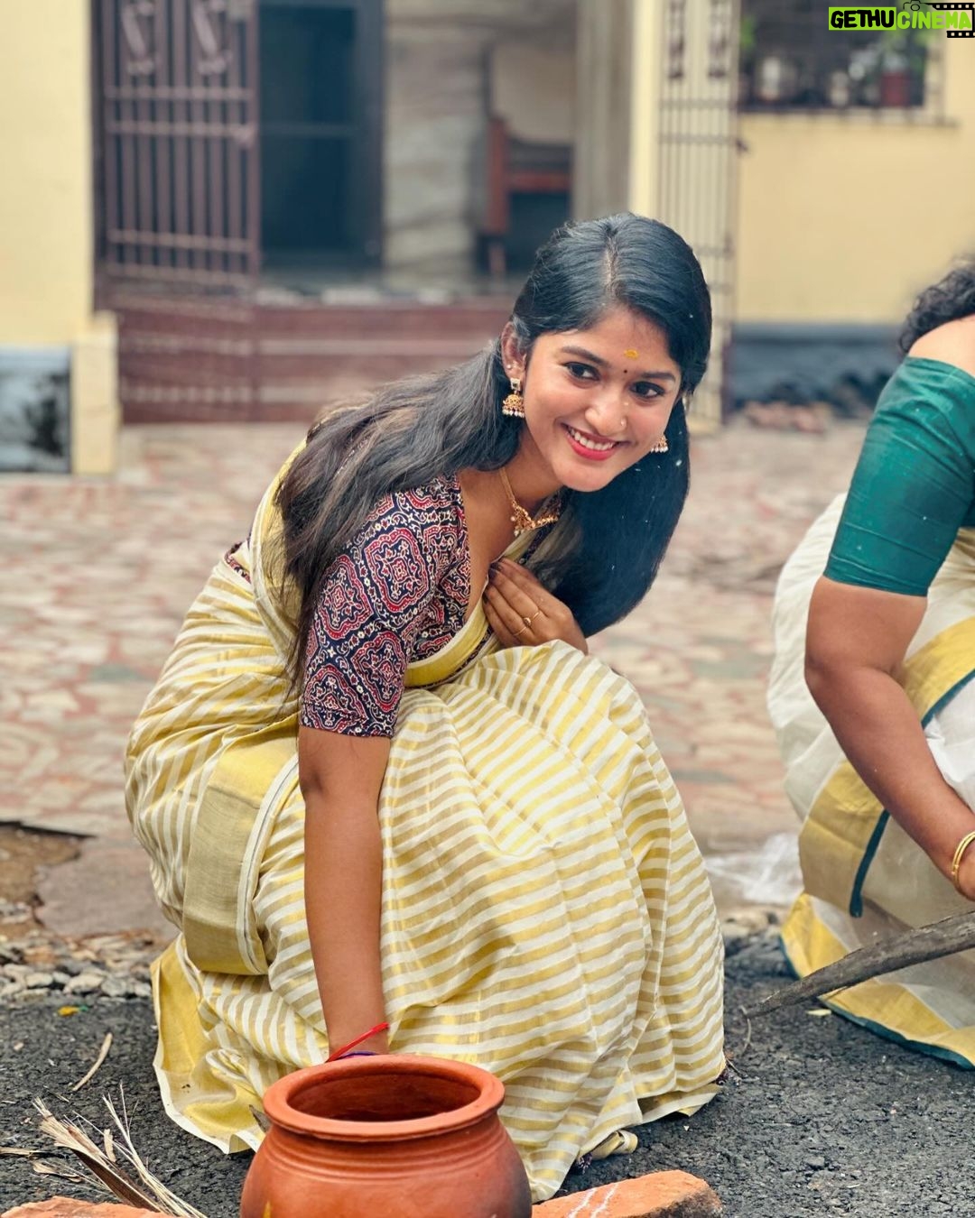 Kalyani Anil - 73.8K Likes - Attukal Pongala 🙏🏻✨
My and Ammas saree from @ar_handlooms_kuthampully
📸 @sonu_.sajeev
#attukalpongala #pongala2024