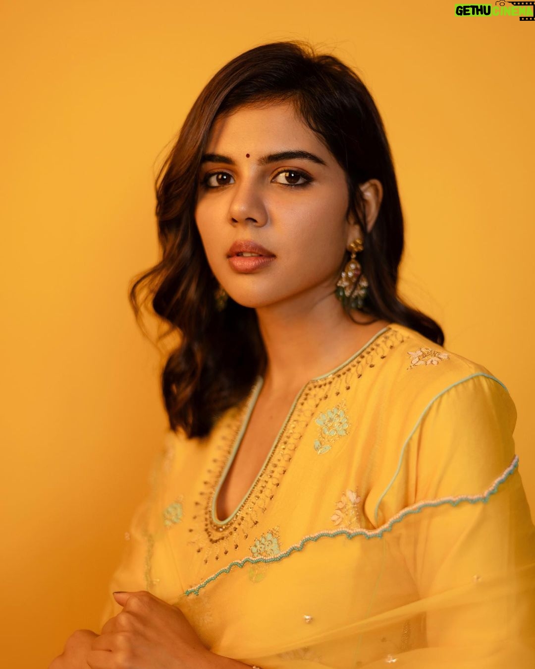 Kalyani Priyadarshan Instagram - Dressed as bright as Fathima for @seshammikeilfathimathemovie promos! The film is out in Theaters Nov 17th!