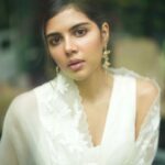 Kalyani Priyadarshan Instagram - I know Onam season is way over but I’m still not done the white outfits 🤍✨ @anitakamaraj @shruthimanjari @devnaagri