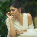 Kalyani Priyadarshan Instagram – I know Onam season is way over but I’m still not done the white outfits 🤍✨ 

@anitakamaraj @shruthimanjari @devnaagri