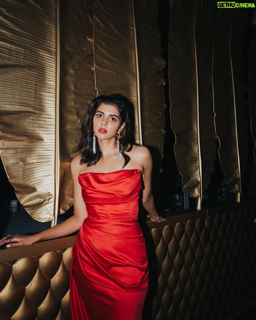 Kalyani Priyadarshan Instagram - Award Night 🌹✨ Shot by @gibsterg Styled by @_nattystyle Wearing @houseofcb @designer_24uae Shoes @malonesouliers @framepublicity Earrings @poisondropcom @natiaxlako Ring @voycejewellery Hair by @danihairstylist1 Makeup @amitkagda Dubai, United Arab Emirates