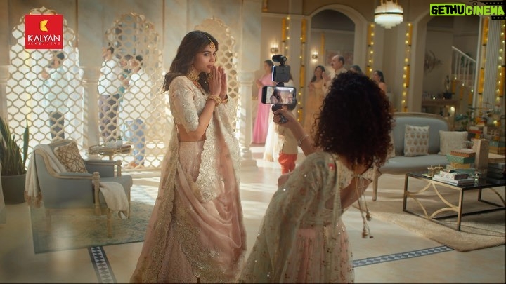 Kalyani Priyadarshan Instagram - Our personal traditions & the spirit of togetherness is what makes Diwali special.. @kalyanjewellers_official brings the warmth of nostalgia and tradition in the latest commercial. #KalyanDiwali #Diwali #Deepavali @AmitabhBachchan @KatrinaKaif @AkkineniNagarjuna @DrShivaRajkumar @RashmikaMandanna #JayaBachchan #PrabhuGanesan