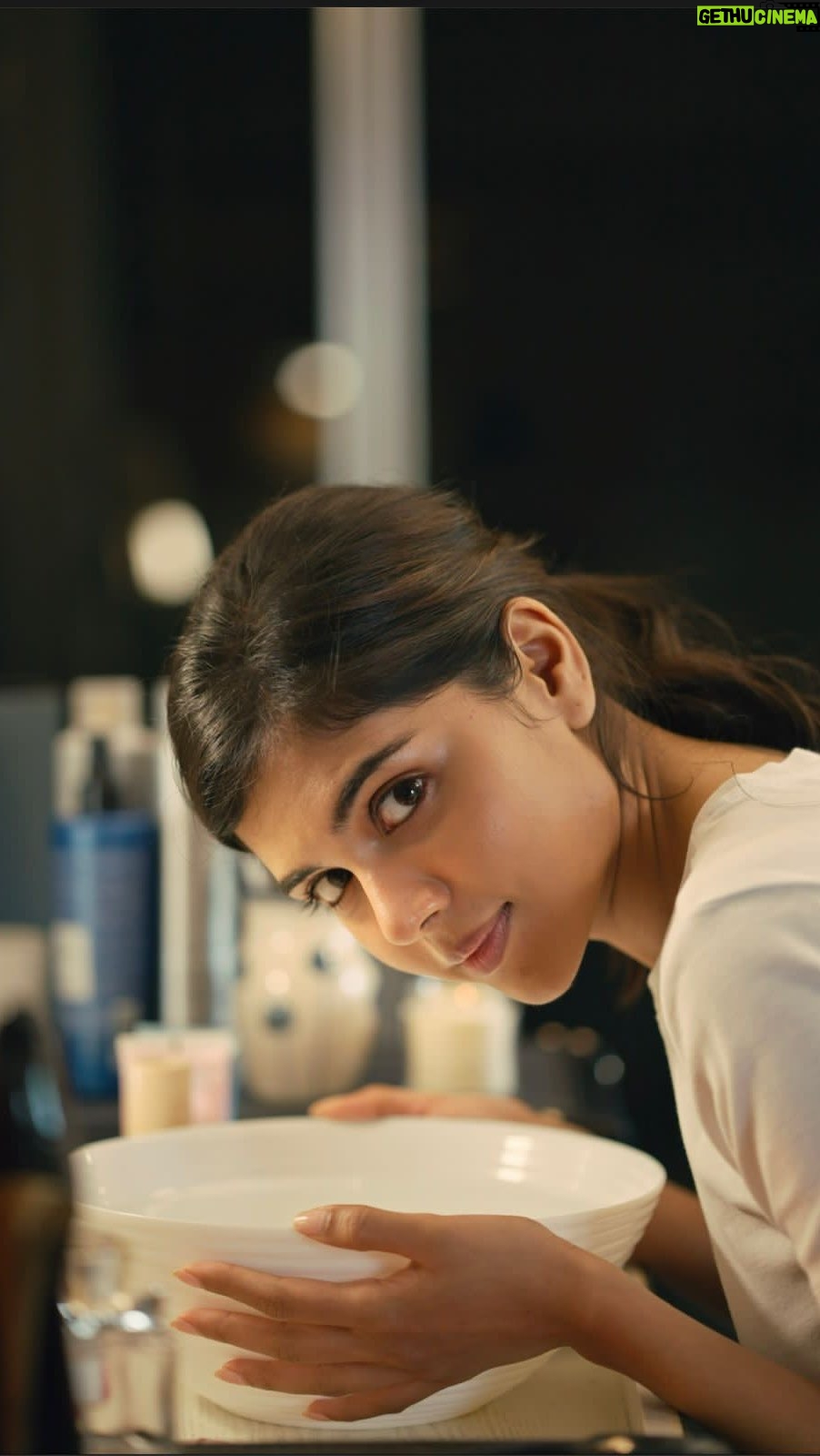 Kalyani Priyadarshan Instagram - But first... Skin prep!💁🏻♀️ Before getting into makeup I always make sure that my skin prep is on point, so here is a little sneak peak into how I get my skin, makeup ready:- 1) Cleansing my face with a gentle face wash to remove all the dirt and impurities 2) A quick ice dunk for that instant skin pick-me up 3) A light weight moisturiser for a boost of hydration 4) Never skip sunscreen So this was my simple skin prep and now I am all set for my makeup!! @simpleskincareindia #ad #simpleskincareindia #skincareroutine #kindtoskin #skinprep #flawlessskin #skincareessentials