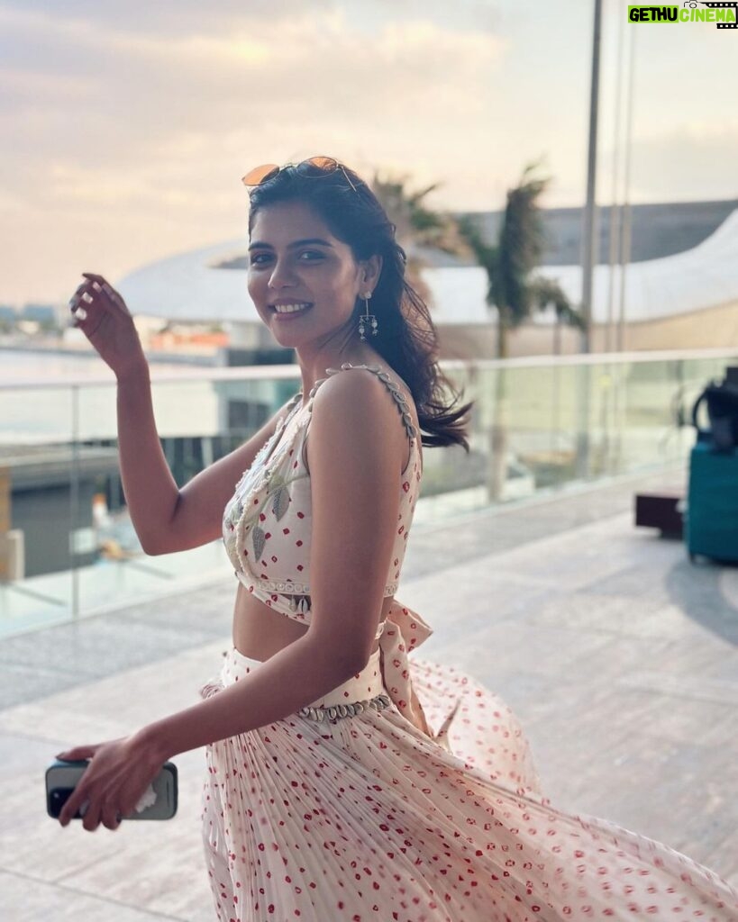 Kalyani Priyadarshan Instagram - Fragments of an unforgettable week that I kinda wish never ended 🙃🥰♥… @harshwedskanchan #belikewater (PS : you know it was a great wedding when you have little to no usable photos with the actual bride and groom) Abu Dhabi, United Arab Emirates