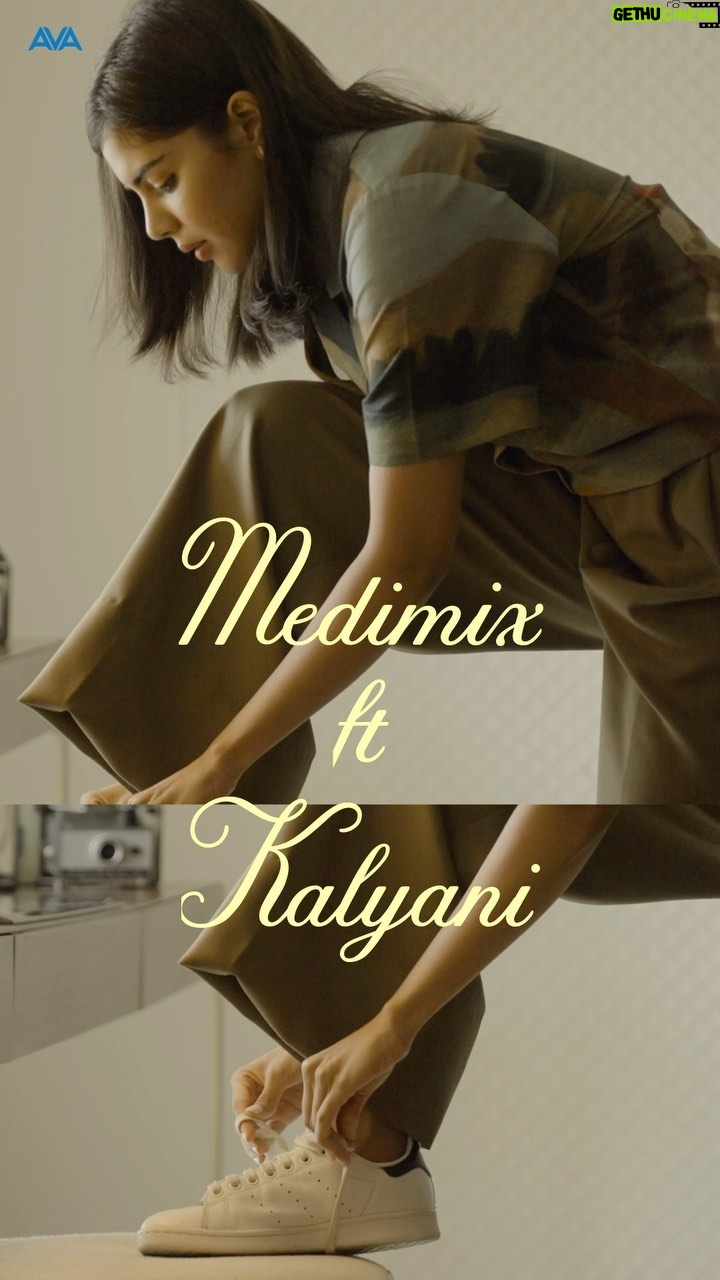 Kalyani Priyadarshan Instagram - Headed for a shoot and can’t leave without packing my Medimix Total Care Shampoo! Thought I’d have some extra fun with my packing process (and this cool trend)… Let me know how you guys like it? ♥️😊 @mymedimix #AVACholayil #MedimixTotalCareShampoo #MyMedimix #haircare #ayurveda #shampoo #haircareroutine #wesanderson