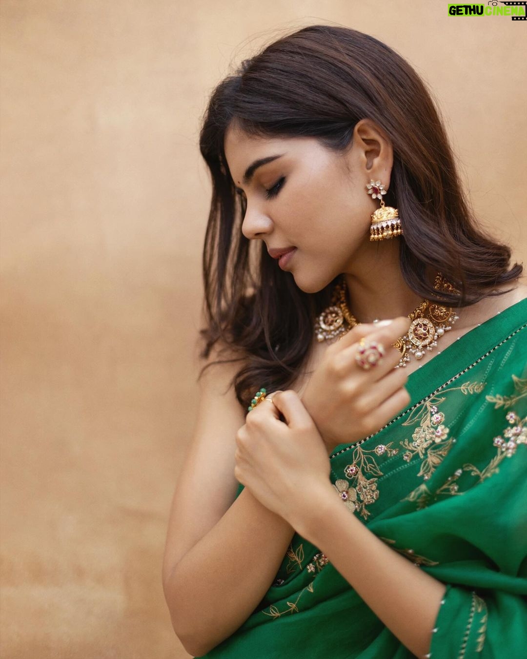 Kalyani Priyadarshan Instagram - πΎπβοΈ @_deepthee_ @kalyanjewellers_official @kiransa @nikhitaniranjan @chisellemakeupandhair