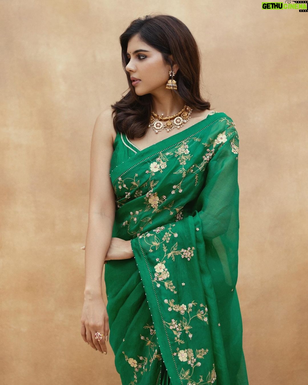 Kalyani Priyadarshan Instagram - πΎπβοΈ @_deepthee_ @kalyanjewellers_official @kiransa @nikhitaniranjan @chisellemakeupandhair