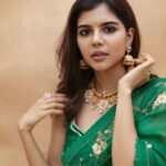 Kalyani Priyadarshan Instagram - 🌾🌞☀️ @_deepthee_ @kalyanjewellers_official @kiransa @nikhitaniranjan @chisellemakeupandhair
