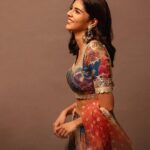 Kalyani Priyadarshan Instagram - Hope everyone’s been having a great Diwali season filled with love, family and friends 🪔 Here’s me wearing my favorite diwali gift this year - an outfit that my suuuper talented didi personally made for me from her collection at @aadyas.boutique . Love you @sandeepaa.arora didi 🤗♥️