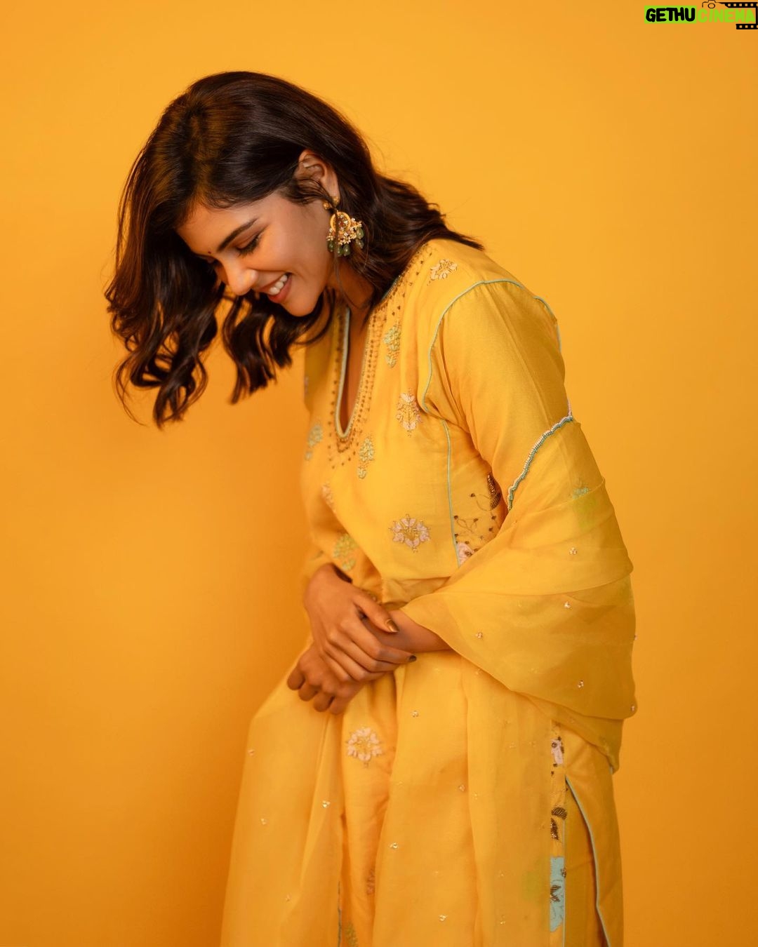 Kalyani Priyadarshan Instagram - Dressed as bright as Fathima for @seshammikeilfathimathemovie promos! The film is out in Theaters Nov 17th!