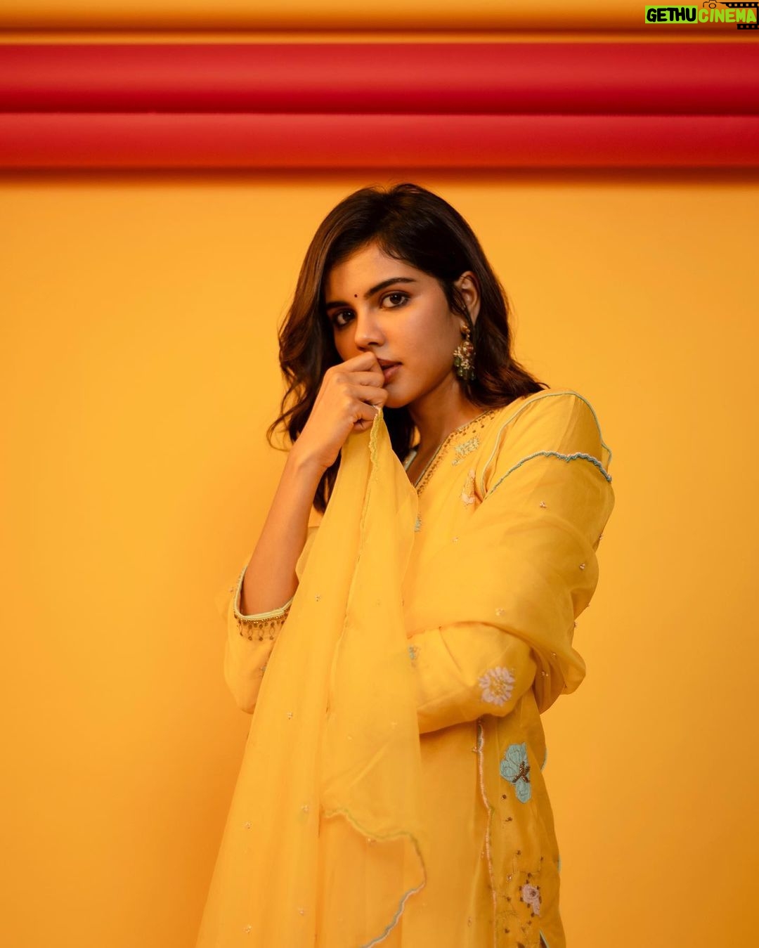 Kalyani Priyadarshan Instagram - Dressed as bright as Fathima for @seshammikeilfathimathemovie promos! The film is out in Theaters Nov 17th!