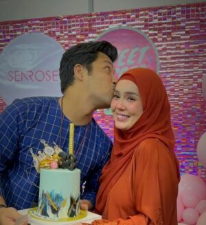 Kamal Adli Instagram - Salam happy bday to me.. tq syg for the surprise n cake .. syg dah terlebih2 sweet dr gula.. tq jaga diriku sejak dr insiden tu smpi la dapat senyum ni.. i love u soo soo much.. tq jgk untuk semua wish korg ok.. maaf tak dapat nk reply semua tp sy betul2 hargai doa semua dr dulu dan lagi2 lepas kene ketuk tu🙂 alhamdulillah masih bernafas syukur kepada Allah.. sy masih ada sikit2 trauma itu yg diam lama maaf yaa.. may Allah bless everyone ❤️❤️