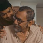 Kamal Adli Instagram - Sekali terasa kesunyian, hidup dengan seseorang yang kita ketali tetapi dia semakin lupa akan dirinya. Penyakit Alzheimer, Ia seperti menghadapi detik terakhir bersamanya setiap hari - SI ANAK