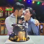 Kamal Adli Instagram - Yeayyy dapat cake dari isteri!!! Ur the best.. m sooo soo lucky to have u sygg!! Insyaallah kitaaa kekal bercinta n bersama sampai bilaa2! Kek lawo..lawo lg cik isteri❤️ #isterisayasweet #isterisayacantik #sayasayangisterisaya #kektusayangnakmakan #yanglainbacanikawincepat
