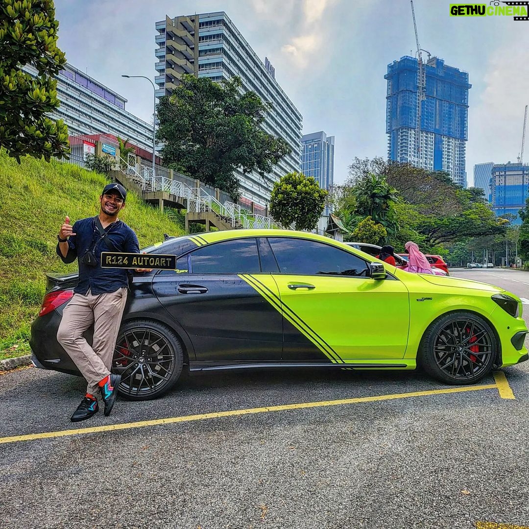 Kamal Adli Instagram - Alhamdulillah tq again kt team @r124autoart.official buat kereta kamal nampak gempak nk raya2 ni .. hehehhe.. cayalahh.. so korg sapa2 nk color 2 tone mcm kamal ni korg pegi je @r124autoart.official minta je nk color kamal ok guys!!!