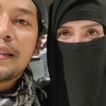Kamal Adli Instagram - Bismillahirahmanirrahim.. kalau kami ada salah dan silap maafkan kesalahan kami berdua🙏 doakan kami mendapat umrah yang mabrurah ..maafkan kami semua.. salam takziah untuk semua mangsa2 banjir kami akan doakan Allah akhirkan benjana ni insyaallah.. salam semuaa.. terima kasih untuk ucapan kawin kami ❤