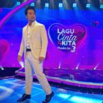 Kamal Adli Instagram - jom guys!! kasi trending! #lagucintakita3 @tv3malaysia wardrobe by @adam.r_lamaison