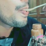 Kamal Adli Instagram - cara terbaik makan pocket #sweetandcoco !!! siapa dah order? siapa dah dapat? jom makan sama2! 😀😊 @sweet.n.coco @sweet.n.coco