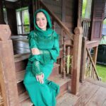 Kamal Adli Instagram - Selamat hari raya aidilfitri guys!! Alhamdulillah berdua tahun ni.. dah ada org teman insyaallah sampai mati❤️ heheh penat sgt beraya semalam baru hari ni sempat post.. usha pengsan beraya hahah.. maaf zahir batin pada yg kami kenal mahupun tidak.. #teamkedah #kamisamaikutsawah #panaslitlit #isterisayacantik #isterisayasukaayammerah #sayasuamibiasatapinotbad #harinirayakedua #kenapapostharini #patutsemalam #menyesalmakanbanyak #tapisedapsangatjuadah #harinimacamgagallagi