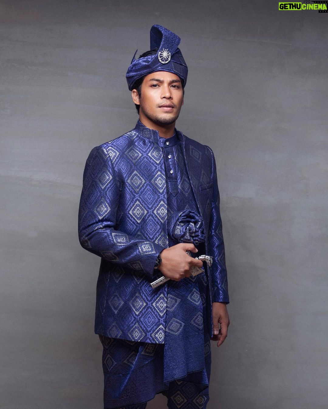 Kamal Adli - 78.6K Likes - salam semua.. kenalkan isteri saya.. @uqashasenrose2 ❤️❤️ terima kasih utk semua doa2 n ucapan indah anda 🙏🏻🙏🏻
baju ~ @rizmanruzaini
capture by~ @blackpepperproduction