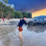 Kamal Adli Instagram - Al kisah ptg tadi.. niat hati nk try la test power truck yg lama tak di try ni sbb membe ckp boleh guna jalan pantai pegi beli keropok.. masukla ke pantai dengan riang dan sombongnya.. kereta ku pacu menyusuri pantai angin sepoi2 bahasa melayu terkena di bibit2 kulit wajah ku dan rakanku..aahh indahnyaa hidup ini.. ku terus memandu sehingga hujung pantai sambil membuat DONUT satu round.. masuk round ke dua DONUT ku menjadi badak berendam termasuk dalam lumpur makaih malunyaaaaaaaa.. inilah kisah ku.. tq utk abang2 triton semua! Selamat! Kuantan