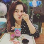 Kamal Adli Instagram – ya Allah manisnyaa yang makan tu! @uqashasenrose2 kami jual kami makan kami kenyang!! sedap tu takyah citelah! kalau makan tgk muka dia yang pahit terus jadi manis! hahah guys order now kat  @sweet.n.coco !! order now! @sweet.n.coco