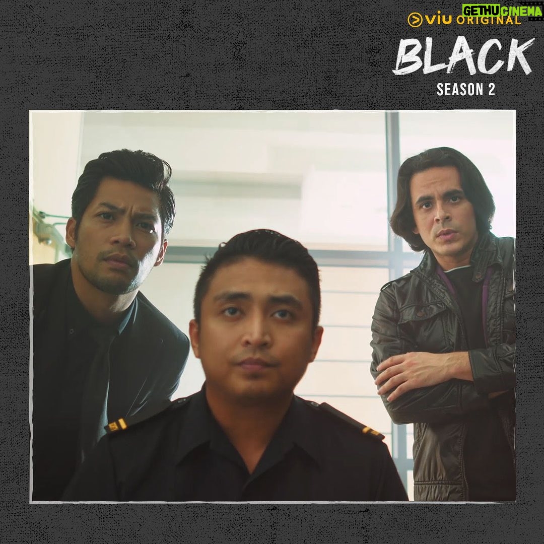 Kamal Adli Instagram - Pandang apa tu? Episod 5 #BlackS2 dah keluaq.. tunggu ape lagi, pi hambik popcorn, selimut, bantal cukup-ckup untuk selesa sebab episod ni memang terbaek #ViuOriginal #BlackS2 @viumalaysia