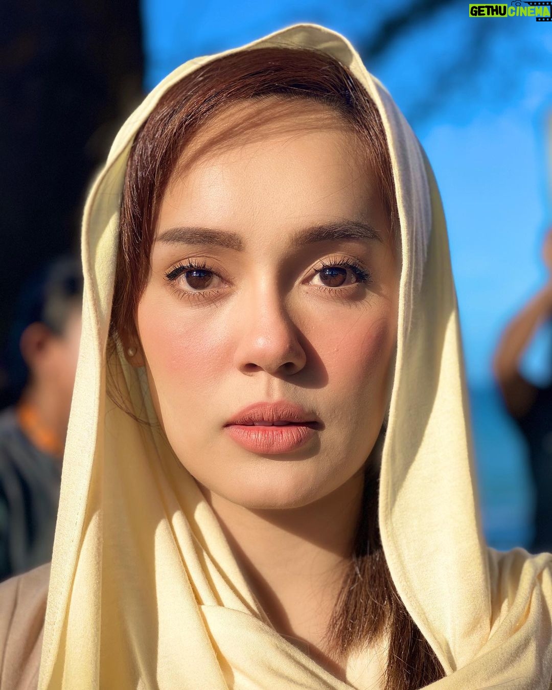 Kamal Adli - 137.2K Likes - happy birthday to my special girl @uqashasenrose2 .. sy taw how awak sad sebab pkpd jatuh bday awk.. maafkan sy jauhh pulak this year seberang daerah.. apa pun semoga Allah panjangkan umur..murah rezeki, di permudahkan segala urusan termasuk urusan kita 😊 semoga di kurniakan kesihatan berpanjangan, di makbulkan segala doa.. ur strong girl.. tabah kuat dan cergas (mcm iklan susu pulak) insyaallah yang baik2 je sy doakan untuk awak ya! still young still banyak lagi untuk di capai insyaallah.. tak lama lagi dah tak single okkk!! 😍😍 stay cantik n always cantik punnnn.. Ya Allah kau lindungilah diaa dan peliharahlah dia sebaiknya amin 🙏🏻 i ❤️u soo much cik tunang 😘
