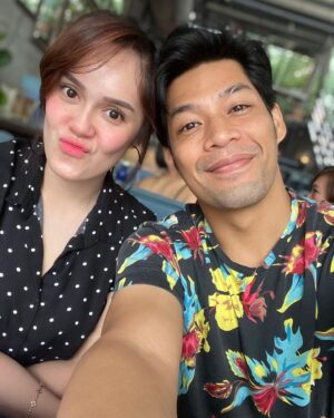 Kamal Adli Instagram - happy birthday to my special girl @uqashasenrose2 .. sy taw how awak sad sebab pkpd jatuh bday awk.. maafkan sy jauhh pulak this year seberang daerah.. apa pun semoga Allah panjangkan umur..murah rezeki, di permudahkan segala urusan termasuk urusan kita 😊 semoga di kurniakan kesihatan berpanjangan, di makbulkan segala doa.. ur strong girl.. tabah kuat dan cergas (mcm iklan susu pulak) insyaallah yang baik2 je sy doakan untuk awak ya! still young still banyak lagi untuk di capai insyaallah.. tak lama lagi dah tak single okkk!! 😍😍 stay cantik n always cantik punnnn.. Ya Allah kau lindungilah diaa dan peliharahlah dia sebaiknya amin 🙏🏻 i ❤️u soo much cik tunang 😘