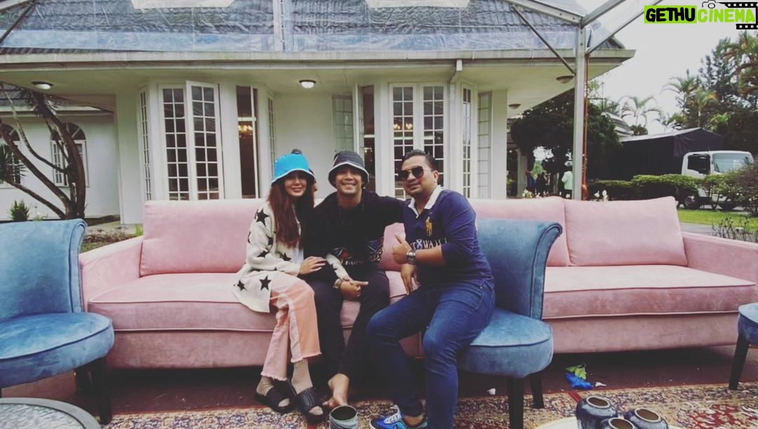 Kamal Adli Instagram - Assalamualaikum semua! Yg mana tgh mencari perabot rumah boleh follow @fq_empirefurniture . Nak custom perabot pun boleh tau! Mcm2 jenis design ada. Kamal & Uqasha pun mmg drpd dulu custom perabot dgn @fq_empirefurniture . Tengok set pink cantik sgt . Nnti boleh cuci mata tngok page diaorg @fq_empirefurniture . FQ EMPIRE FURNITURE (KL) No 77 & 79-0 Ground Floor, Block D, Jalan Langkawi, Taman Danau Kota, 53300 Kuala Lumpur. π²: 013 323 8001 FQ EMPIRE FURNITURE (KUANTAN) NO.B2 & B4 Lorong CP 50, Cenderawasih Pesona 25200 Kuantan, Pahang. π²: 012 246 4323