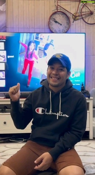 Kamal Adli Instagram - Tengok sampai habis!! Tv Qled baru dari Skyworth ni mmg padu gila!! Mulut pun boleh jadi remote!! Puas hati mata pun terjaga.. @skyworth_my @akomustapha