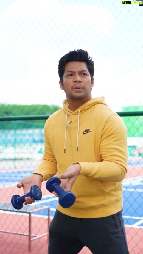 Kamal Adli Instagram - Balik kerja selepas beraya dengan RedBull Gold ni untuk terus kekal aktif serta bertenaga. Kandungan berkualiti tinggi yang terdapat dengan RedBull Gold seperti Taurine, Glucuronolactone, dan Vitamin B3, B5, B6 dan B12 mampu merangsang metabolisme badan dan meningkatkan prestasi mental dan ketahanan fizikal sepanjang hari! #RedBullMalaysia #RedBullGold #TrustYourEnergy #BoostFocusSustain @redbullmalaysia