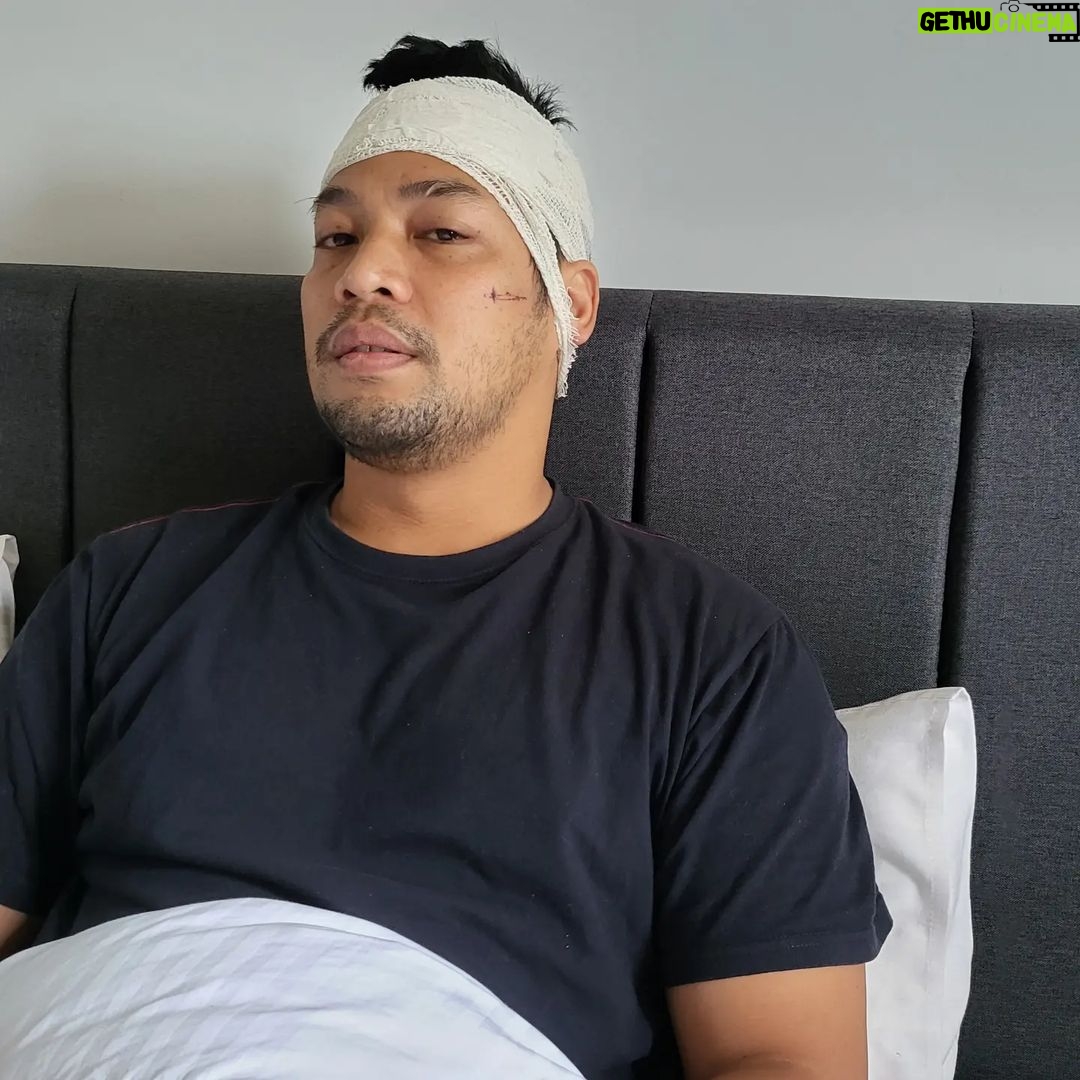 Kamal Adli - 205.9K Likes - Salam.. alhamdulillah alhamdulillah amin kamal semakin stabil tapi masih under medication untuk tahan sakit dan nanah dan lebam lebam dibadan dan dijaga isteri saya . Terima kasih atas doa kalian especially Artis2 dibooth dan juga orang2 msia singapore yang tolong kamal .Cuma kamal harap semua org tolong jaga keselamatan kerana kita tak tahu sapa suka atau benci kita .. doakan untuk isteri sy yg masih trauma pasal issue ini.. sy syg isteri sy 🥰 yg ketuk sy sorg je bukan satu spore..jgn gaduh2