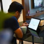 Kamal Adli Instagram - MY TRADE MY WAY AND MY JOURNEY OF TRADING Dalam dunia trading ni ramai sgt yg suka pertontonkan keindahan , tapi sebenarnya liku liku perjalanan nk berjaya tu hanya Allah yg tahu dan hanya untuk jiwa yg kental ja mampu hadap geng ! Koyak rabak tu biasa , jatuh berkali kali tu dh lali , tapi itu sebelum Kamal belajar dgn org yg betul dan i almost and always learn and learn everyday to be a better trader . Saya taklah pandai trading, sekadar budak baru belajar yang alhamdulillah makin konsisten dan kenal biru biru sejak saya letakkan hati dan jiwa dalam dunia trading ni . Korang nk tak satu channel yg kamal kongsi my trading journey mcm my personal entry ,daily mapping, education and reason for every entry ?🤗 Bolehlah korang belajar sikit sikit utk yang baru nak belajar and yg dh power tu boleh la korang tegur tegur kamal kalau ada silap dalam trading ni 😊 Pssst....Kalau korang nk, comment "saya nak belajar jugak" 🤪